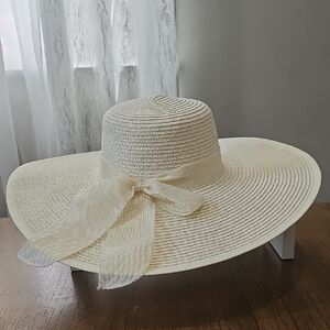 Cream Wide-Brimmed Straw Hat with Ribbon